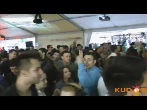 Gully @ Kudos Beach Mamaia 1 mai 2012