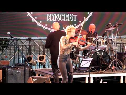 MINI - Vissza a városba ("50 év rock" koncert a Várkert Bazár Öntőház udvarán)