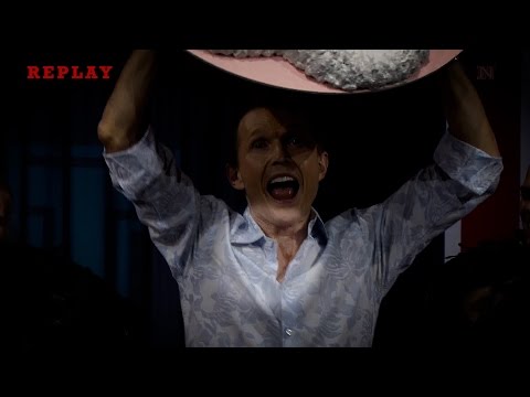 Oles mikrofon ryger af i kagen