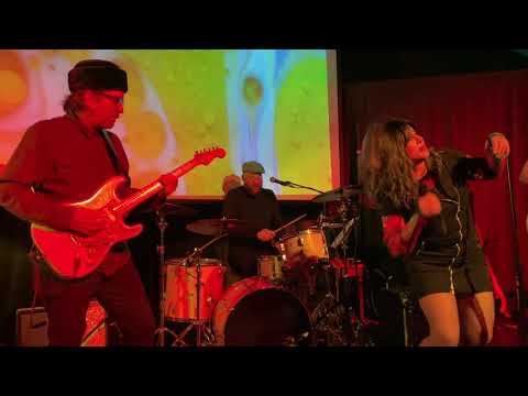 Josie Cotton "Creeps" live at The Zebulon, LA, CA 11/9/2021