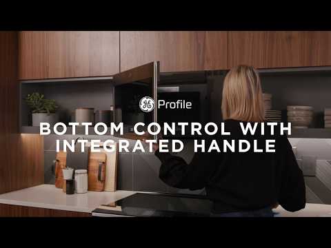 Bottom control with integrated handle
