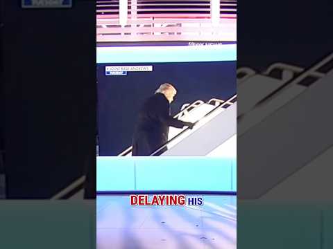 Trump lands in Davos after Air Force One malfunction #shorts #us #trump #airforceone