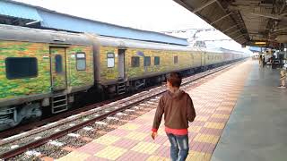 preview picture of video '12221 PUNE - HOWRAH AC Duronto Express Passing Durg Junction with SRC WAP7 |Indian Railways!'