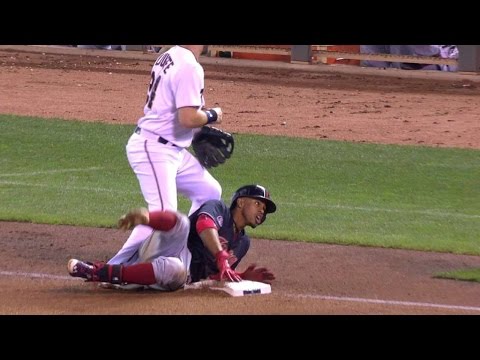 CLE@MIN: Lindor legs out a triple in the 4th