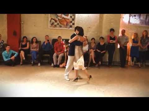 Miriam Copello  and  Cristian Dario Correa  are  dancing  to  the  tango  "  Pocas Palabras  "  by  Ricardo Tanturi  in  2014
