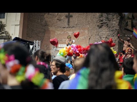 Több európai városban évek óta először rendeztek felvonulásokat a Meleg Büszkeség Napján