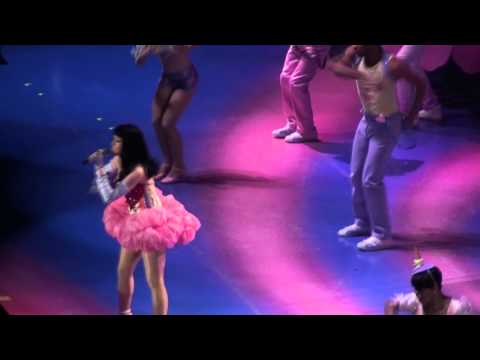 Katy Perry - Teenage dream (live in Milan 23-02-2011) HD