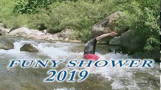 Download lagu funy shower: da dej naj cav lom zem heev li 2019 mp3