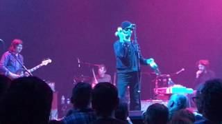 Brian Jonestown Massacre - What You Isn't live / Anton tells keyboardist to put down guitar