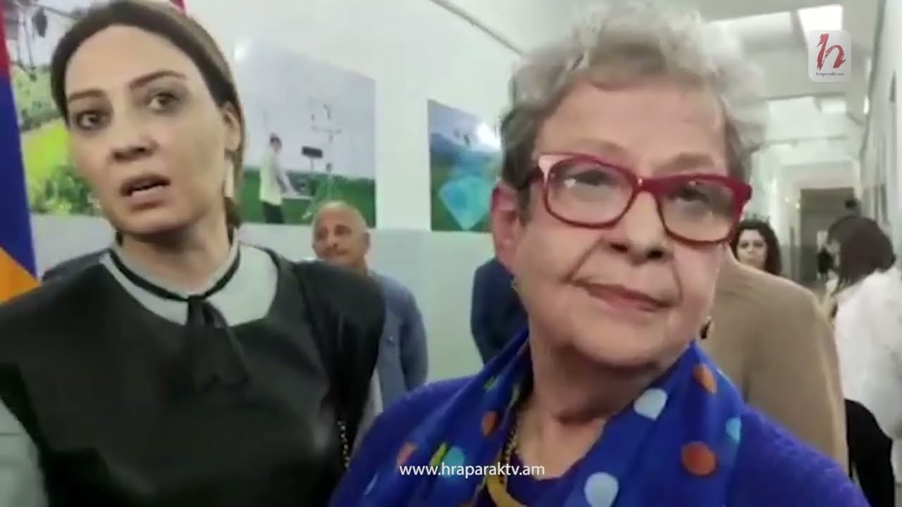 ԵՄ դեսպանը հրաժարվեց պատասխանել քաղաքական հարցերին