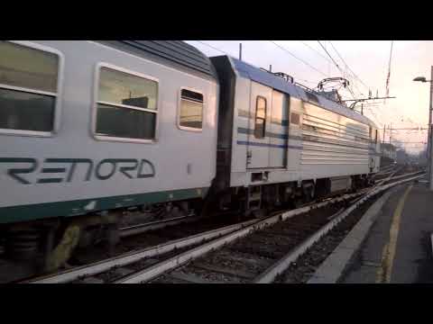 E464 284 Vivalto+5 MDVC Trenord+pilota piano ribassato 1965 - Milano Greco 23/12/2015
