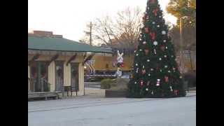 preview picture of video 'UP Power Leads CSX Q144 Intermodal Past Kennesaw Depot'