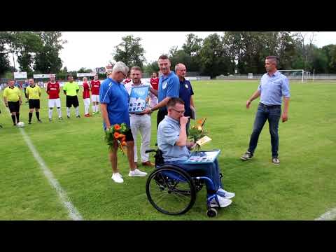 Ehrung der Sportfreunde Schulze und Dummer, vor dem Spiel TSG Calbe : SV R-W Groß Rosenburg  10:0