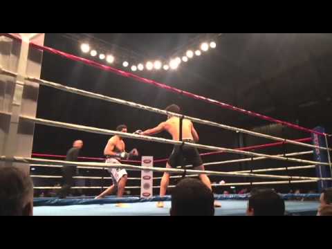 Pelea de MMA mientras esperabamos por Mike Perez