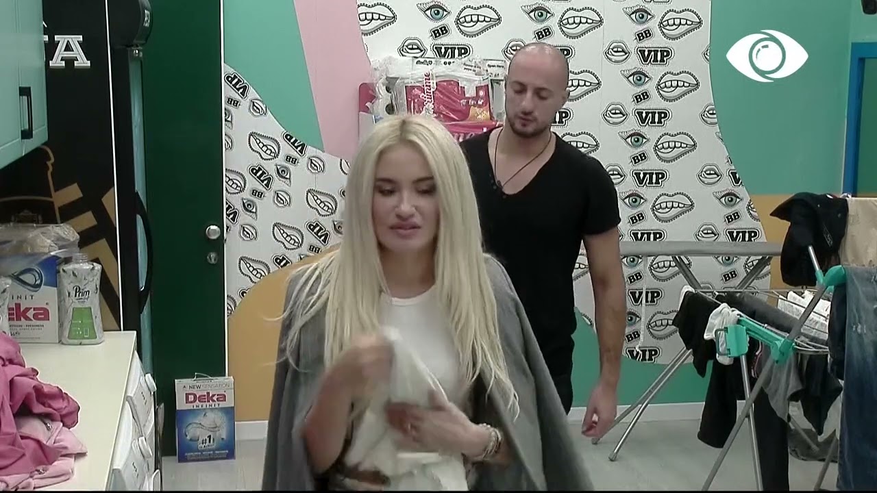 Deamishel dhe Kristi debatojnë në lavanderi për rrobat