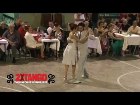  Néstor Patitas Azorín  and  Jesica Arfenoni  are  dancing  to  the  milonga  "  Flor de Monserrat  "
