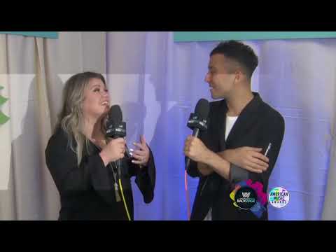 Kelly Clarkson On Pink And New Album : #WWOBackstage #AMAs