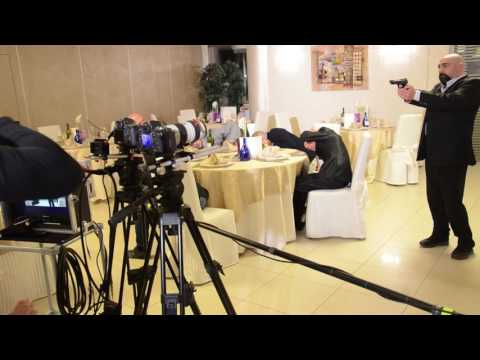 BACKSTAGE TIENIMI STRETTO