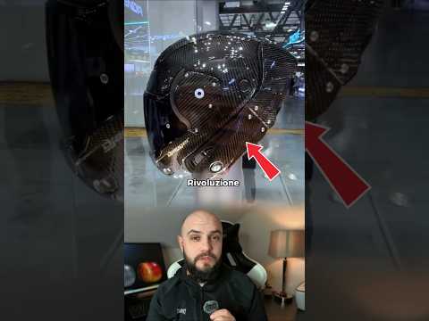 Il casco che si apre da dietro. Il futuro è già qui? #innovazione #invenzioni #motociclismo #futuro