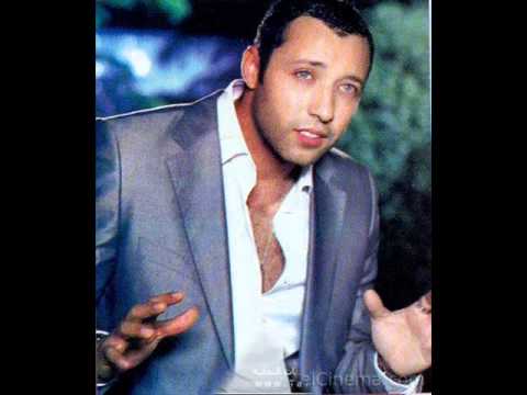 مش بيهزر احمد فهمي