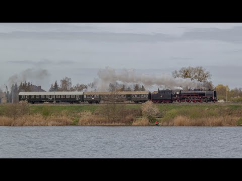Pt47-65 z pociągiem Kolei Wielkopolskich mija jezioro Lipno w Stęszewie