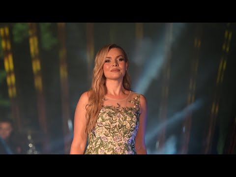 Elena Andonovska - Moma i ludo zborvae / Мома и лудо зборвае (Official Video 2025)