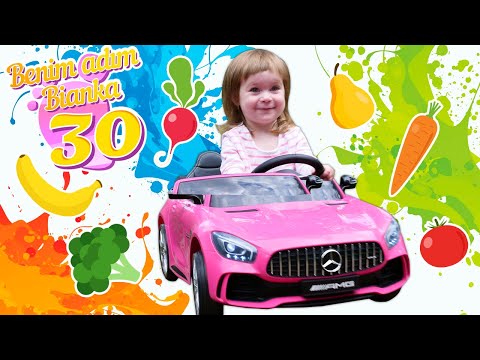 Çocuk videosu. Bianka oyuncaklar için meyve sebze topluyor! Eğitici kız oyunu!