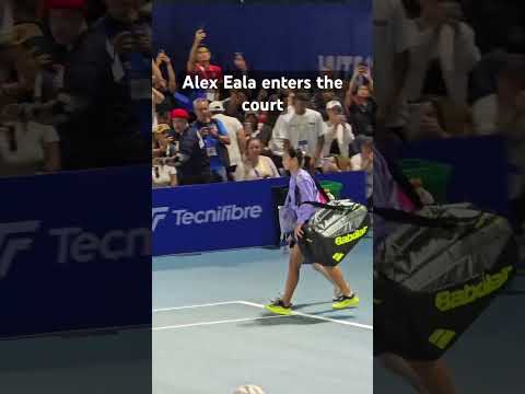 Alex Eala enters the court at the Philippines Women’s Open in Manila 🤳@ColomaIsaacJeff