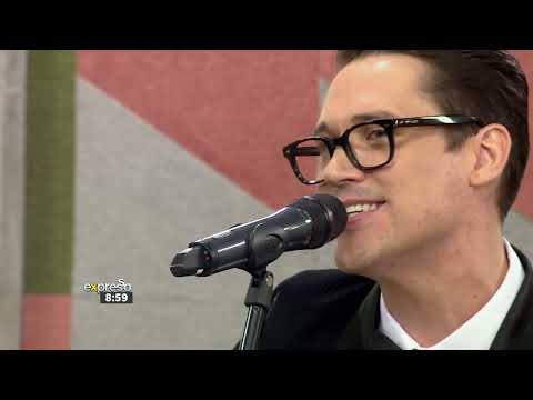 Jethro Tait performs 'Peggy Sue' By Buddy Holly and The Crickets