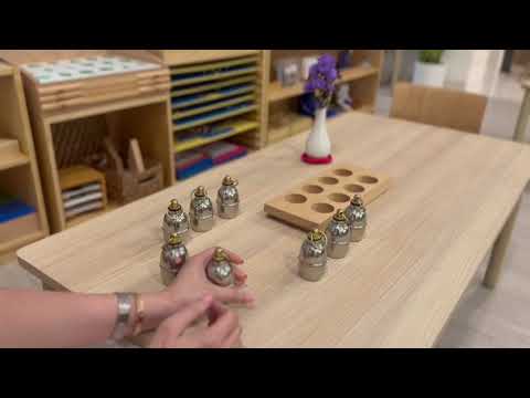 Thermic Bottles: Montessori Sensorial Lesson for Tactile Exploration | AMI Approach