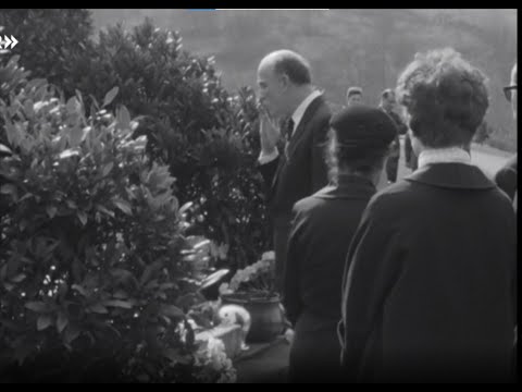 Sviatoslav Richter comes for the funeral of his mother in Germany (1963)