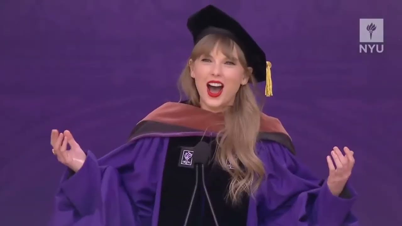LEGENDADO | TAYLOR SWIFT | CONFIRA O DISCURSO DE ACEITAÇÃO DO DOUTORADO EM BELAS ARTES PELA NYU