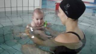 preview picture of video 'SOLPLAY LISBOA - BABY 3 MONTHS POOL'