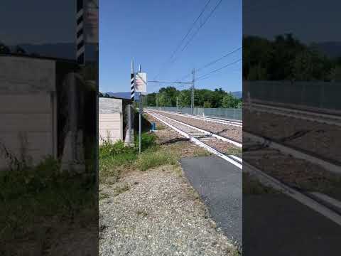 Passaggio a livello INTERNO della stazione di Ispra..                              Anno 2022