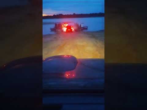 Subindo na balsa em Britânia-Go, no fim da tarde. #agrimensura  #topografo #topografia #natureza