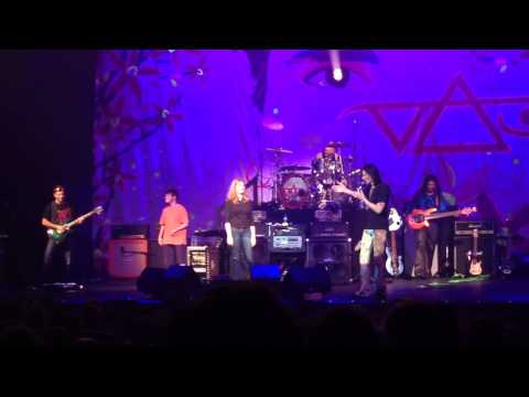 Steve Vai - Jamming and introducing Eric Johnson (Austin TX 2013)