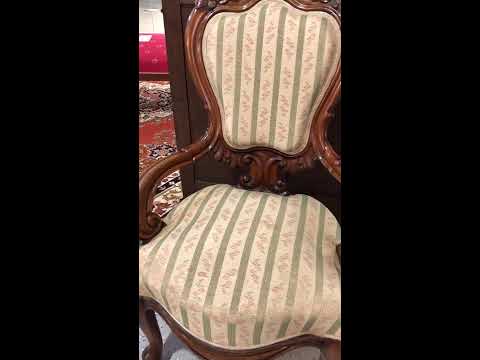 Антикварное кресло XIX века
