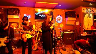 오육엔 stay, chandelier