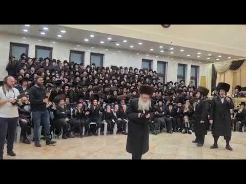 Amshenover Rebbe dancing mitzvah tantz at wedding of kozmir Rebbe's daughter cheshvan 5781