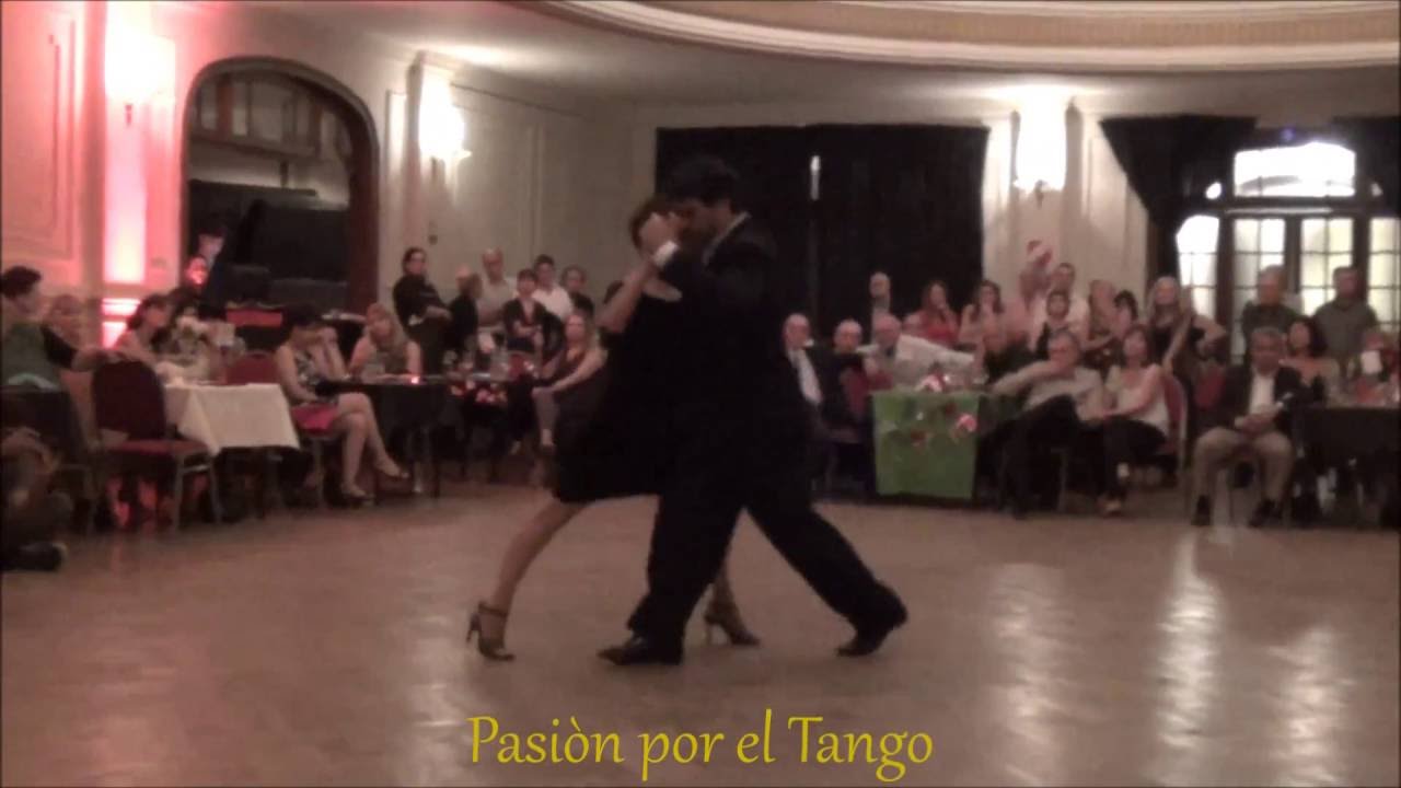 AURORA LUBIZ y NICOLAS ARTIN Bailando el Tango SIEMPRE ES CARNAVAL en LA MILONGUITA