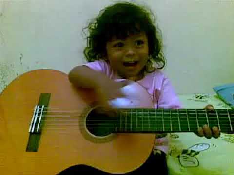 Kelinciku amat lucu amazing guitar player