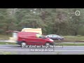 Busje slaat over de kop op A28