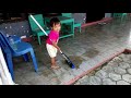 Anak Kecil Belajar Ngepel Lantai HD
