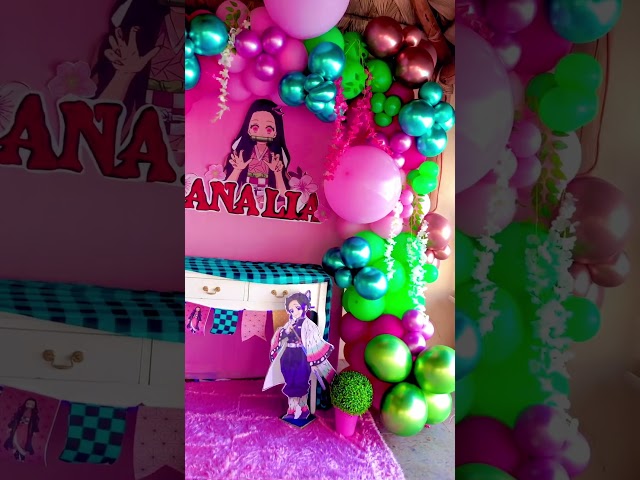 Vídeo relacionado con Decoraciones Cumpleaños Dem0n Hun-ters, Fiesta Decoración con Temática de Anime, Adornos Cumpleaños con Serpentinas, Globos, Decorativa de Tarta, Banderolas, Accesorios para Fiestas Fans