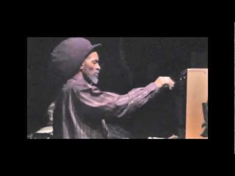 *Jah Shaka play vibronics red gold & green   : primitive dub 9