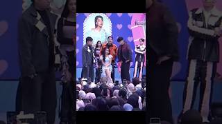 Download lagu The guys are so sweet wiping down a chair for Aqeela to sit #aqeelacalista mp3