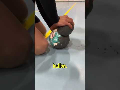 Voici comment les joueurs de handball nettoient leurs ballons #shorts