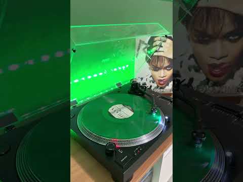 Rihanna - Where Have You Been (Side A) (Vinyl Play)