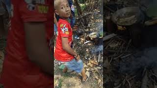 preview picture of video 'Masak di tengah2 hutan dan sawah bersama jawara leuwinanggung,pasir saga,bogor'