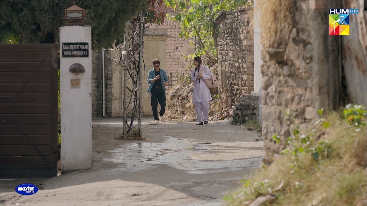 Mohallay Ki Larki Se Ishq Kar Betha | ft. Urwa Hocane & Ahsan Khan | HUM TV